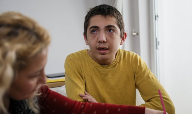 'Düşmedi' denilen otizmli Mehmet'in, merdivenden düştüğü anın görüntüsü ortaya çıktı