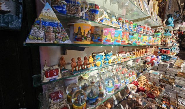 'Müstehcen heykelcik' şikayeti ile tarihi semtte 2 yıldır uygulanmayan karar hayata geçti