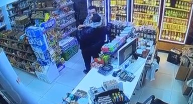 Alkollü iş yeri sahibinin tartıştığı müşteriyi öldürdüğü anlar kamerada