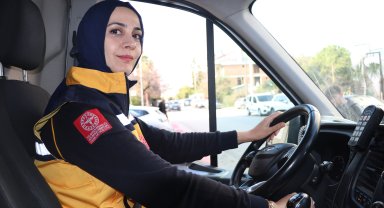 Ambulans şoförü Gülser: Direksiyonda saniyelerle yarışıyoruz