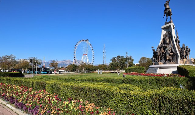 Antalya 4 milyon yazlık çiçekle bahara hazırlanıyor