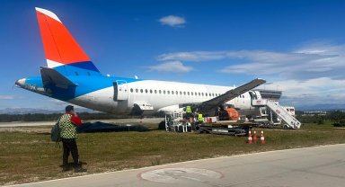 Antalya'da 'sabıkalı' uçağın sökümüne başlandı