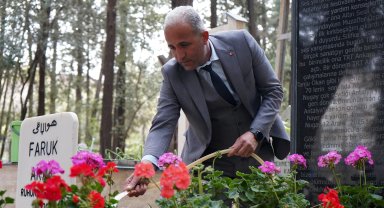 Bayram öncesi mezarlara 'görüntülü ziyaret'