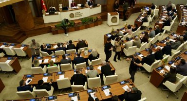 Böcek'in kurduğu esnaf dairesi için kapatma teklifi