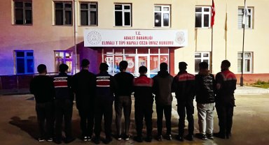 Cezaevine uyuşturucu sokmaya çalışırken yakalandılar