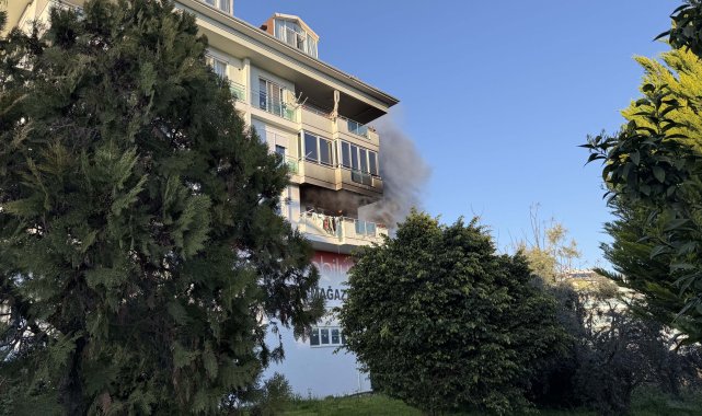 Daire yangında zarar gördü