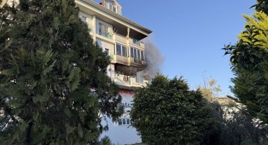 Daire yangında zarar gördü