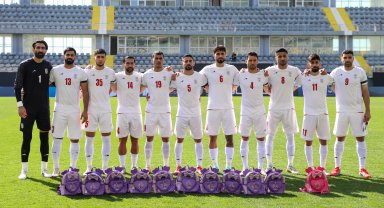 İran Milli Futbol Takımı'ndan, ölen çocuklar için 'çocuk sırt çantalı' mesaj