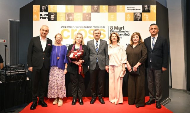 Kadın sanatçıların eserleri 'Cross' sergisinde