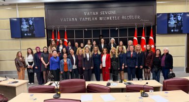 Kadınların mücadelesi 'Kadın Yaşamdır' panelinde konuşuldu