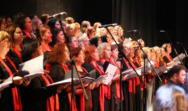 Kadınların sesi, 8 Mart'ta çocuk ve gençlerin yetenekleriyle yankılandı