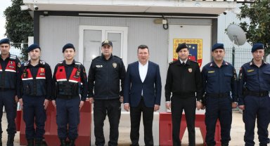 Kaymakam Şahin, güvenlik güçleri ve vatandaşlarla bayramlaştı