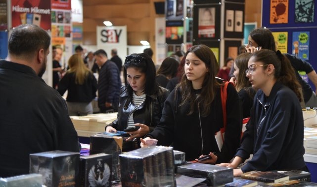 Kepez Kitap Fuarı kapılarını açtı