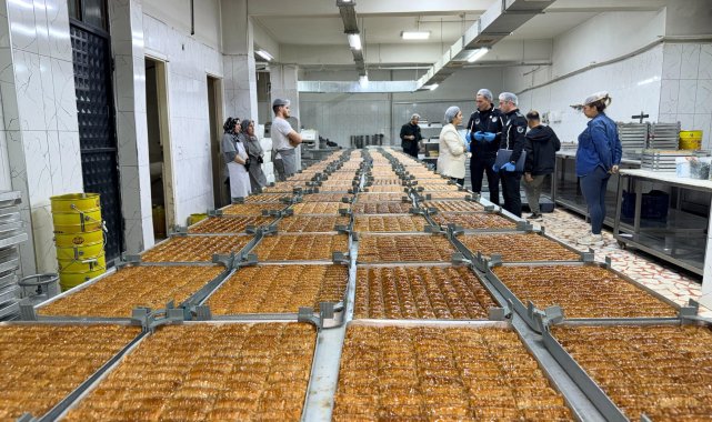Kepez'de bayram öncesi tatlıcılara sıkı denetim
