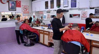 Korkuteli'de 'bayram tıraşı' yoğunluğu