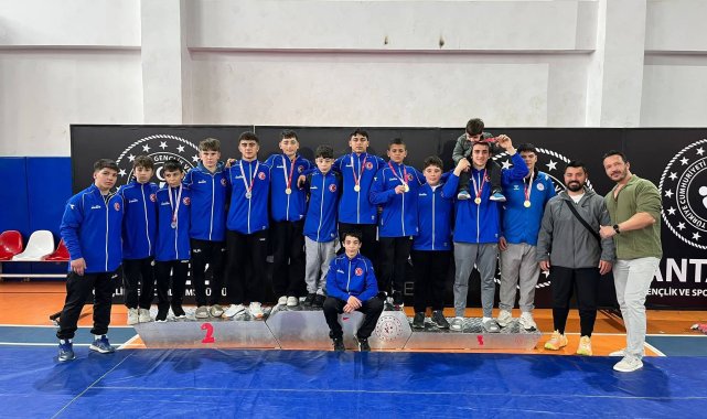 Korkutelili pehlivanlar Antalya şampiyonu