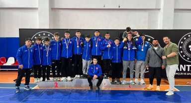 Korkutelili pehlivanlar Antalya şampiyonu