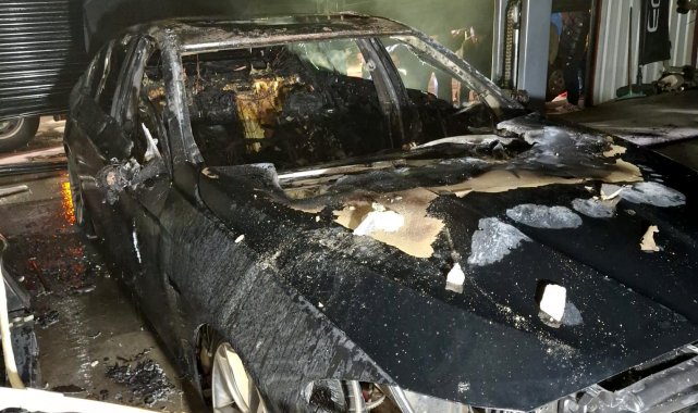 Oto tamirhanesindeki yangın söndürüldü