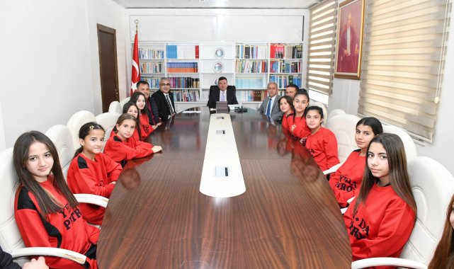 Şampiyonlardan kaymakama ziyaret