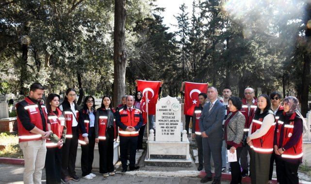 Şehit kabri ziyareti