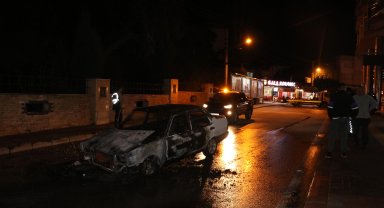 Seyir halindeki otomobil alev alev yandı