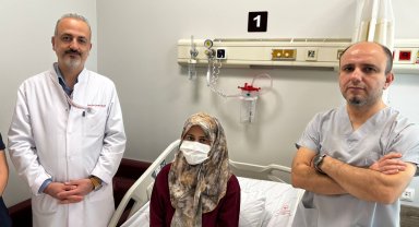 Tatile geldiği Antalya'da kanser olduğunu öğrendi; öğrencilerine kavuşacağı günü iple çekiyor