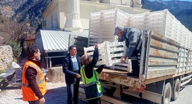 Üreticilere ipekböceği besleme tablası desteği