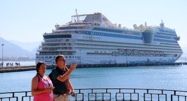 Alman turistler kruvaziyerle geldi