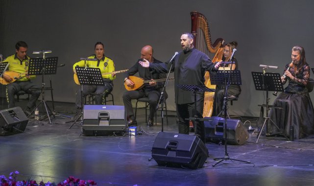 Antalya DOB ve polis korosu aynı sahnede