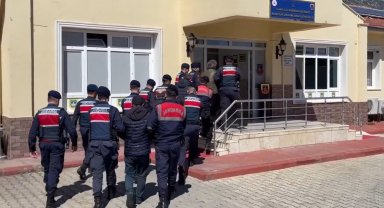 Antalya'da uyuşturucu operasyonu: 425 bin sentetik hap ele geçirildi, 5 tutuklu