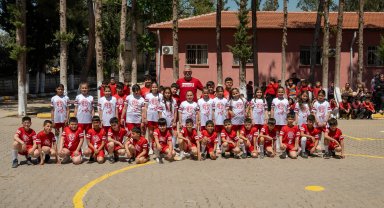 Antalyaspor temalı 23 Nisan gösterisi