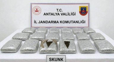 Araçta, 30 kilogram uyuşturucu