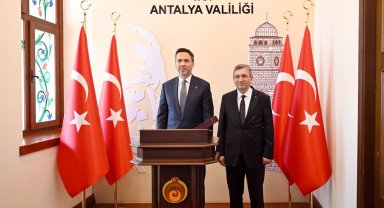 Bakan Bayraktar'dan Antalya Valiliğine ziyaret