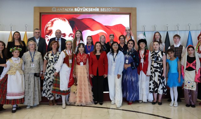 Başkan Vekili Özdemir, dünya çocuklarını ağırladı