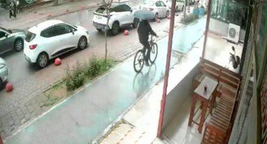 Bisikletle gelip motosikleti çaldı