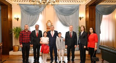 Çocuk vali Nazenin, görevi devraldı