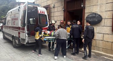 Depoya inmeye çalışırken düşüp yaralandı