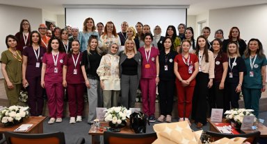 Ebeler Günü Sempozyumu