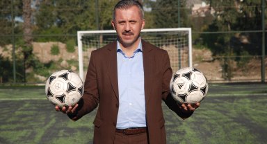 Kemer'e yeni halı saha