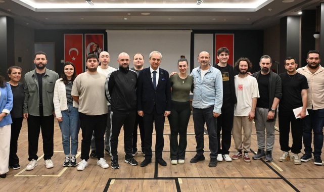 Kepez Kent Tiyatrosu ekibinden, 19 Mayıs'a özel gösterim