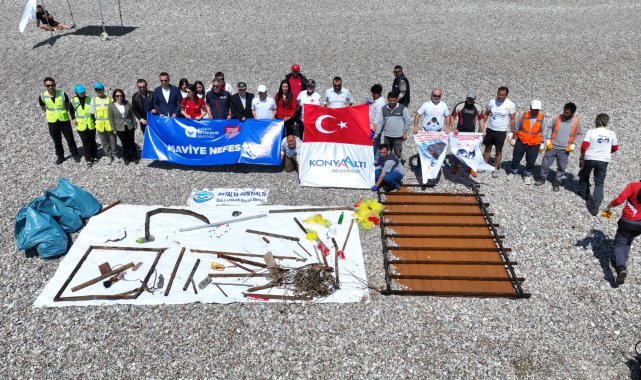 Konyaaltı Sahili'nde deniz dibi ve kıyı temizliği