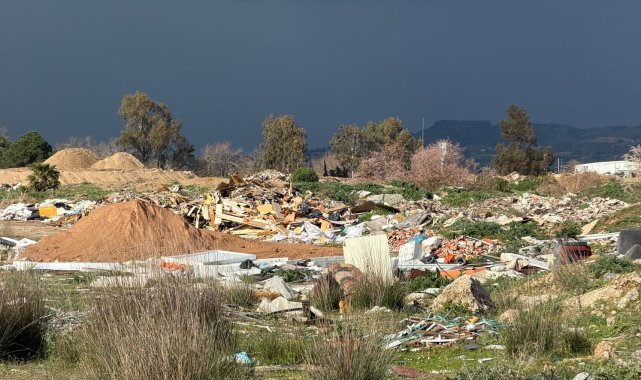 Kuş cenneti çöplüğe döndü