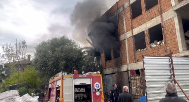 Metruk bina yangını sonrası muhtardan 'restorasyon' çağrısı