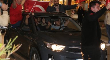 Milli takımın galibiyeti Antalya'da coşkuyla kutlandı