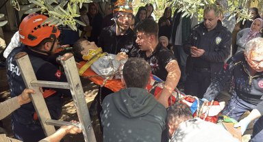 Oynarken foseptiğe düşüp yaralanan çocuk kurtarıldı