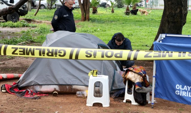 Parktaki çadırında ölü bulundu