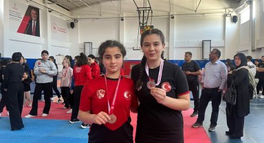 Serikli güreşçilerden 2 madalya