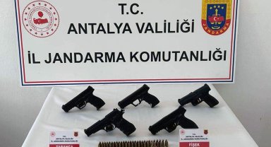 Şok yol uygulamasında 5 ruhsatsız tabanca ele geçirildi