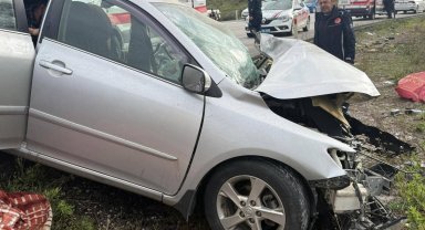 TIR ve otomobil çarpıştı: 2 yaralı