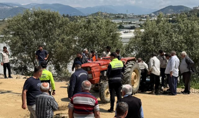 Traktör bahçeye devrildi, sürücüsü hayatını kaybetti